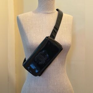 CHANEL patent leather belt bag in black